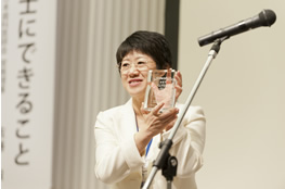大会長に感謝状の贈呈